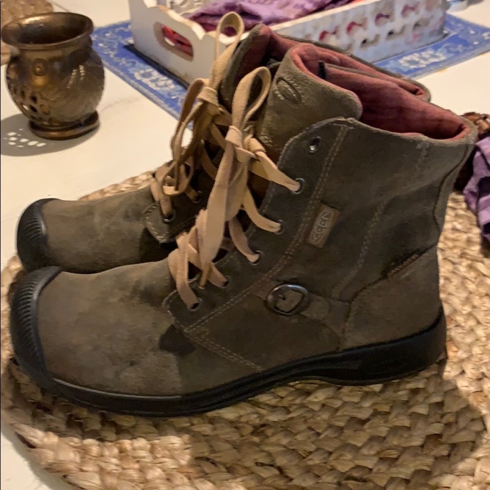 Keen lace up leather boots. 38.5
